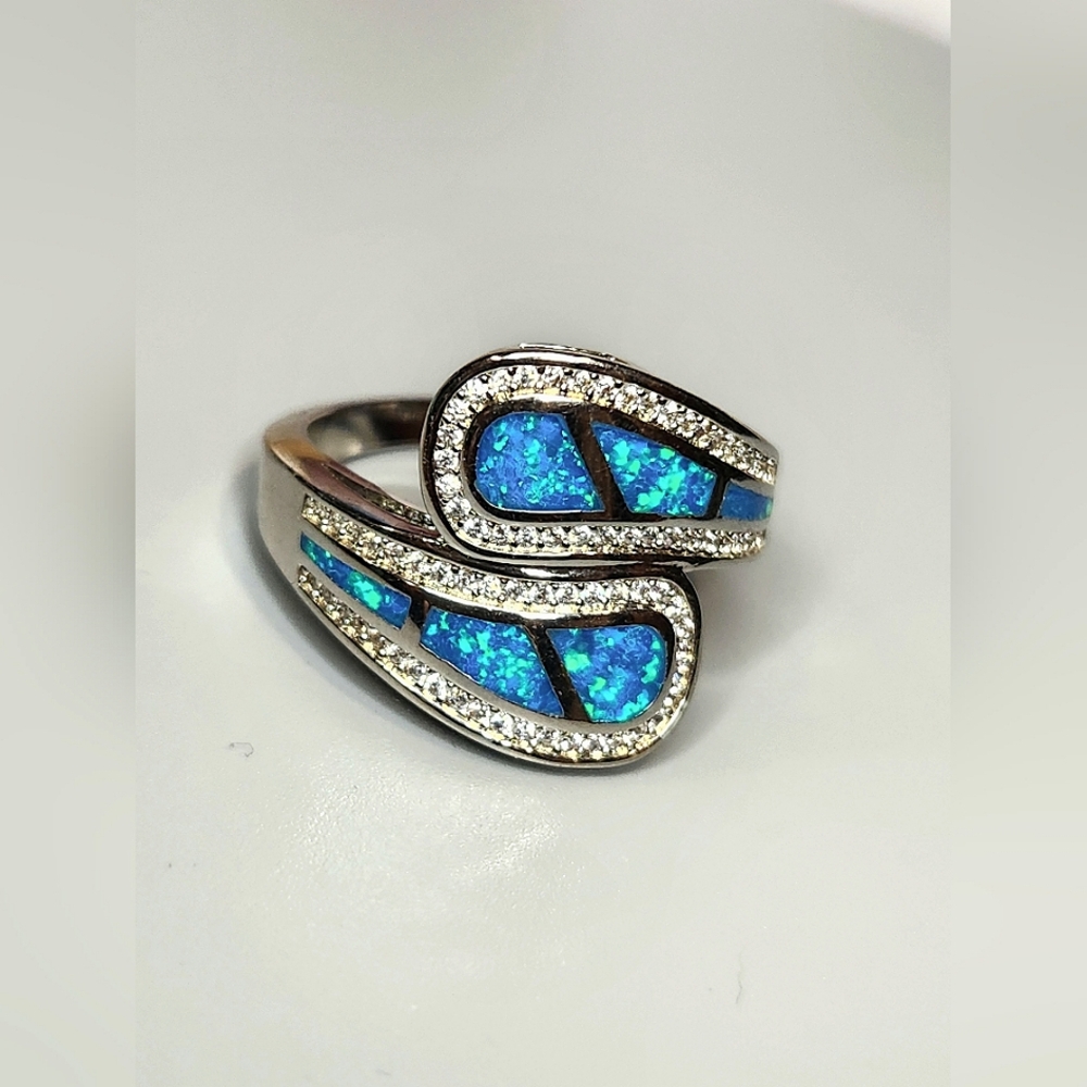 Vintage Wrap Ring Inlaid Blue Opal Symbol Of Elegance And Nobility Suitable.